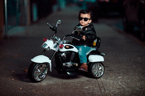 Gratis lagerfoto af Dreng, motorcykel, nuttet Lagerfoto