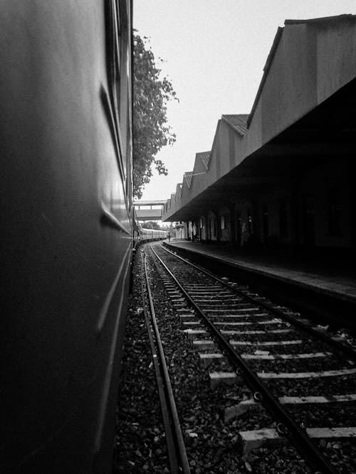 Bezpłatne Darmowe zdjęcie z galerii z czarno-biały, dworzec kolejowy, kolej Zdjęcie z galerii