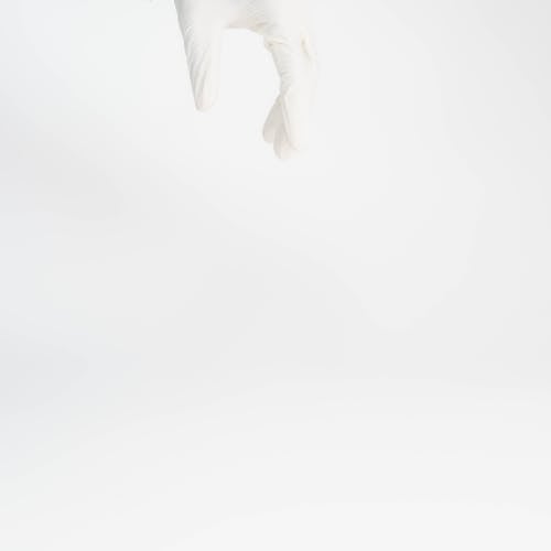 Foto profissional grátis de formato quadrado, fundo branco, luvas brancas