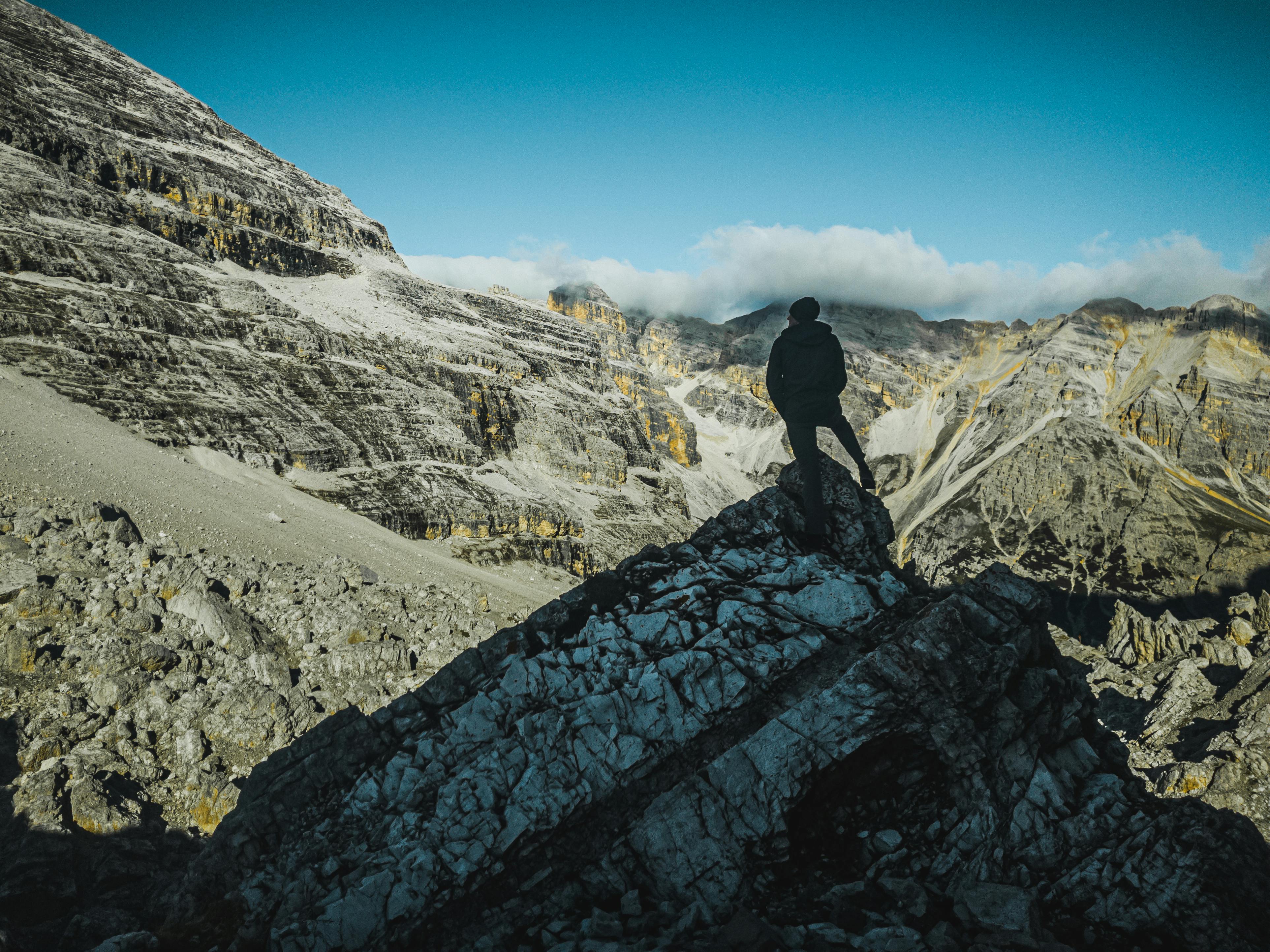 Vertiseit (Q1 Review): Look beyond volatile non-SaaS revenue — Photo by Jędrzej Koralewski on Pexels