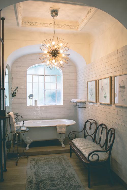 Bathroom Room With Pendant Lamp And Area Rug