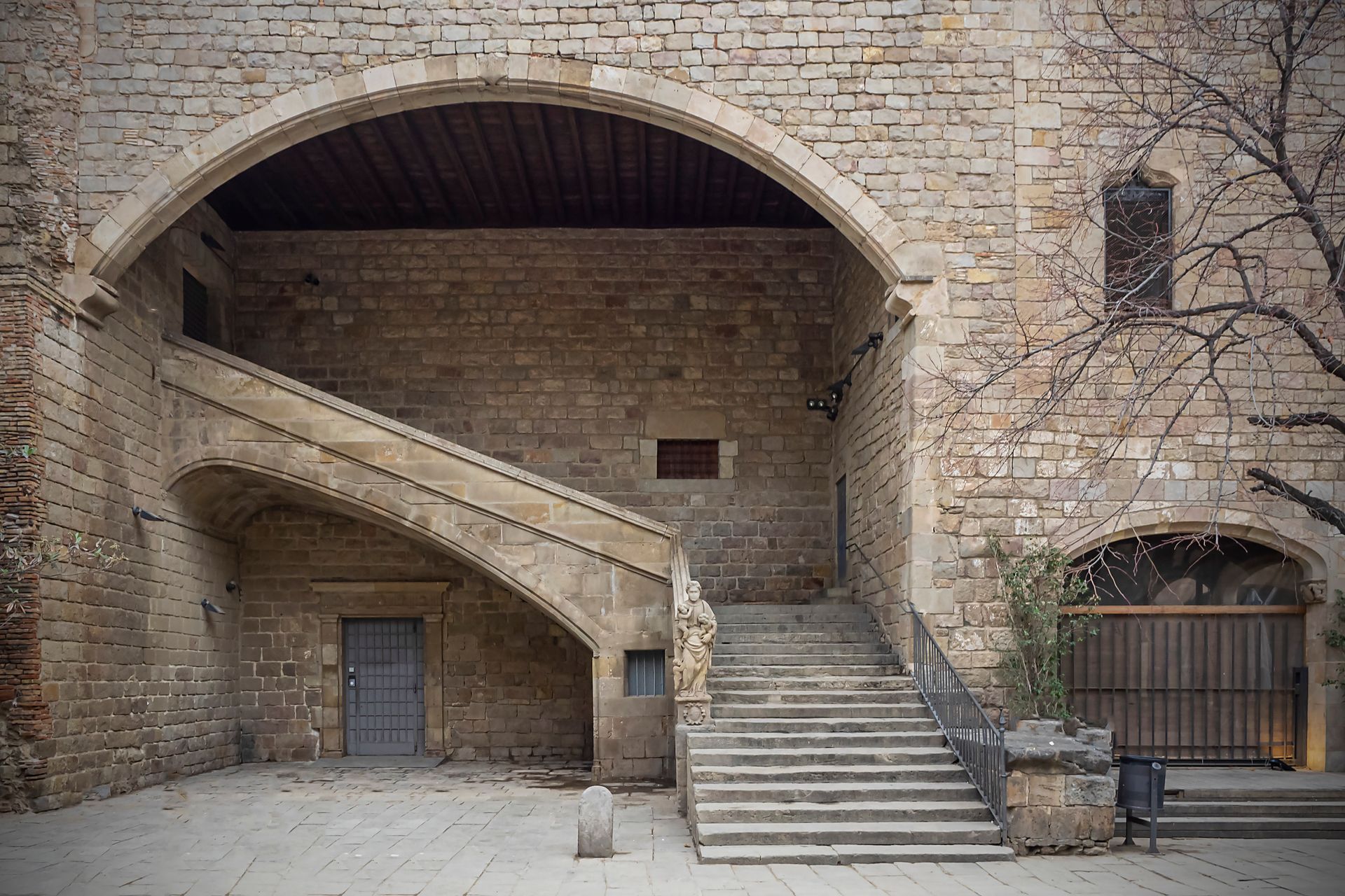 Explore the stone architecture of an ancient courtyard in Barcelona's Gothic Quarter, showcasing historic European design.
