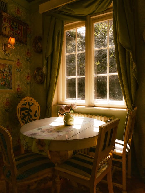 Darmowe zdjęcie z galerii z krzesła, okna, okno