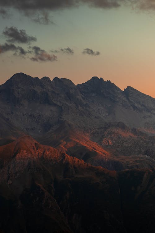 無料 ロッキー山脈, 垂直ショット, 夜明けの無料の写真素材 写真素材