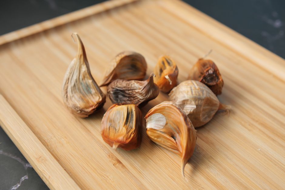 The Home Cook's Guide to Black Garlic: Mastering the Fermented Bulb for Sweet, Umami-Rich Depth