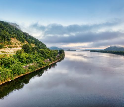 Free Breathtaking view of Mississippi River flanked by lush hills under a vibrant sky in Minnesota. Stock Photo