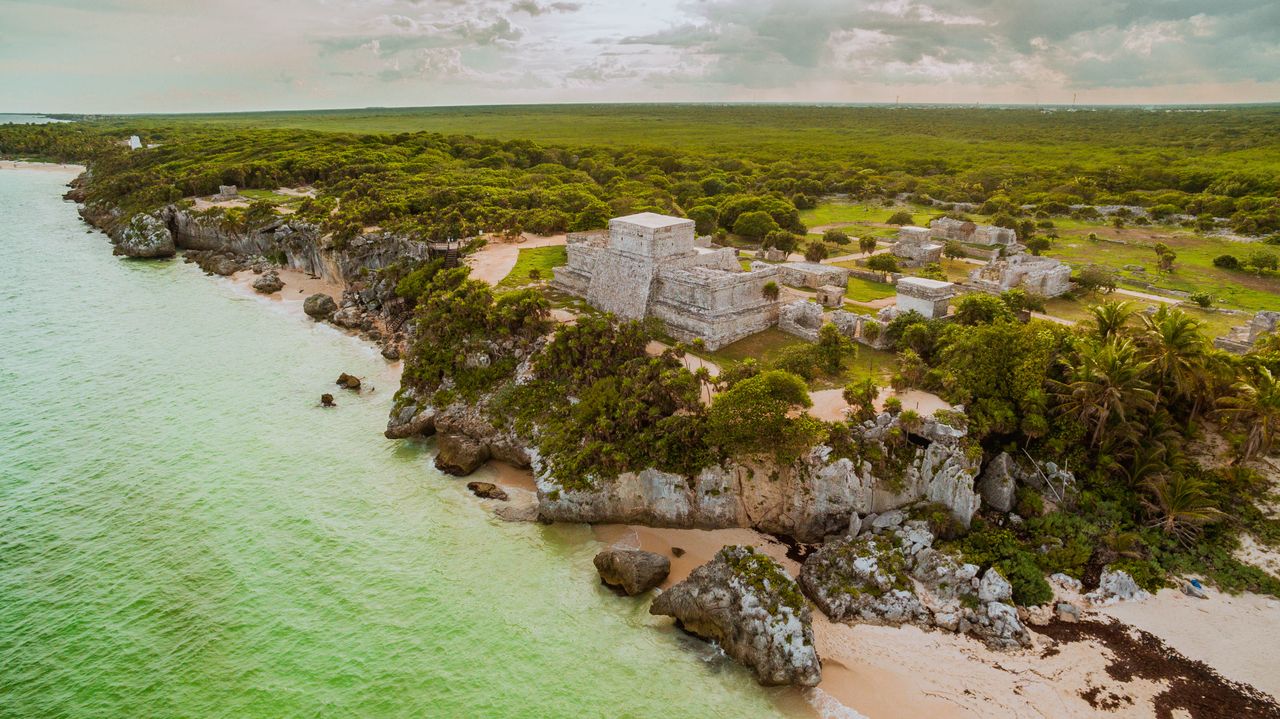 Ruines mayas de Tulum face à la mer Caraïbe