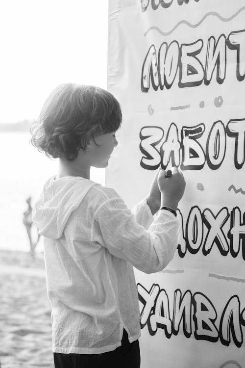 Fotos de stock gratuitas de blanco y negro, chaval, escala de grises