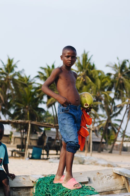 bezplatná Základová fotografie zdarma na téma africký kluk, bez trička, chlapec Základová fotografie