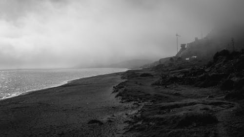 Darmowe zdjęcie z galerii z czarno-biały, mgła, morze