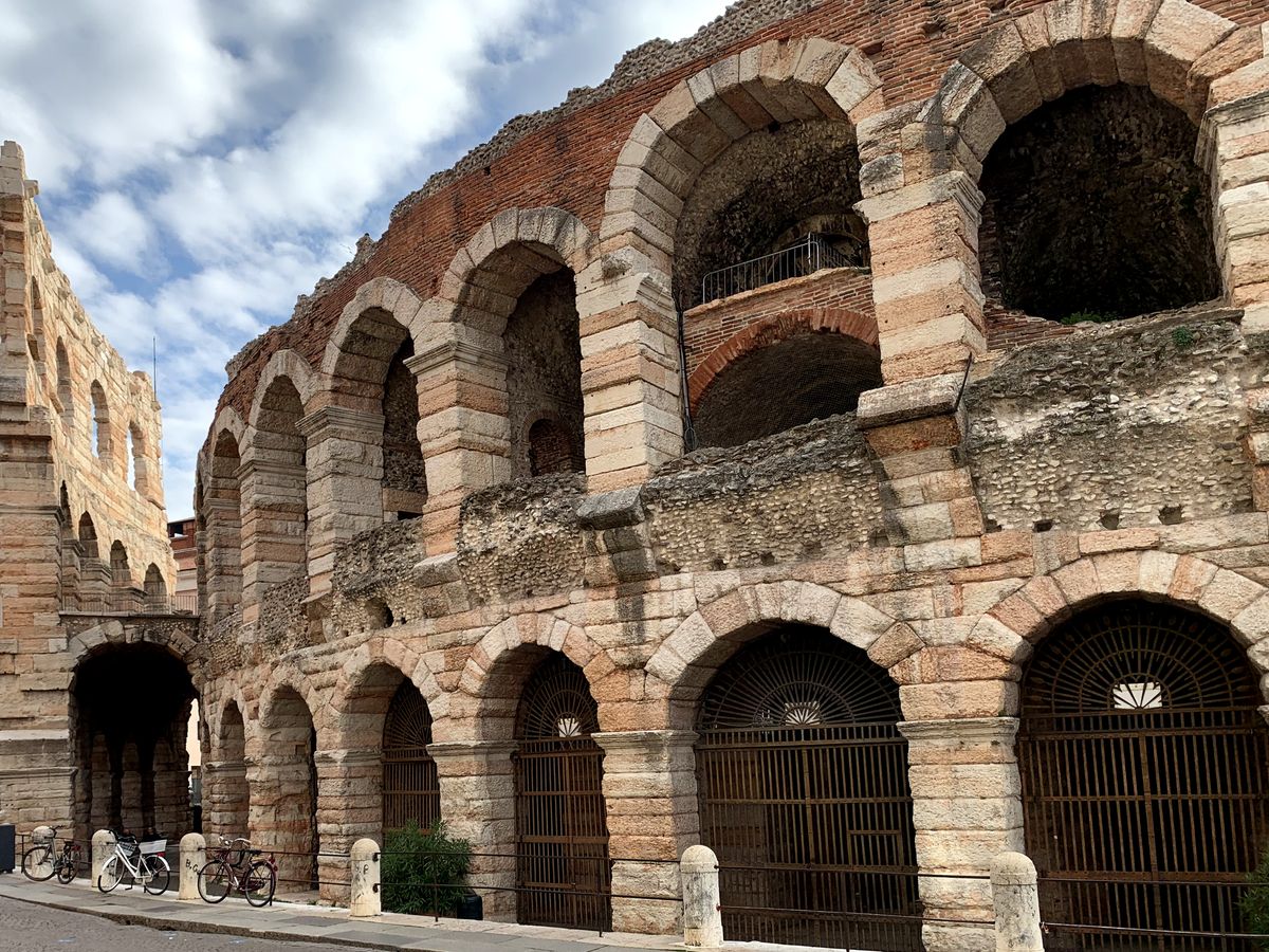 Unde te cazezi în Verona - Centro Storico, Arena romană în centrul vechi