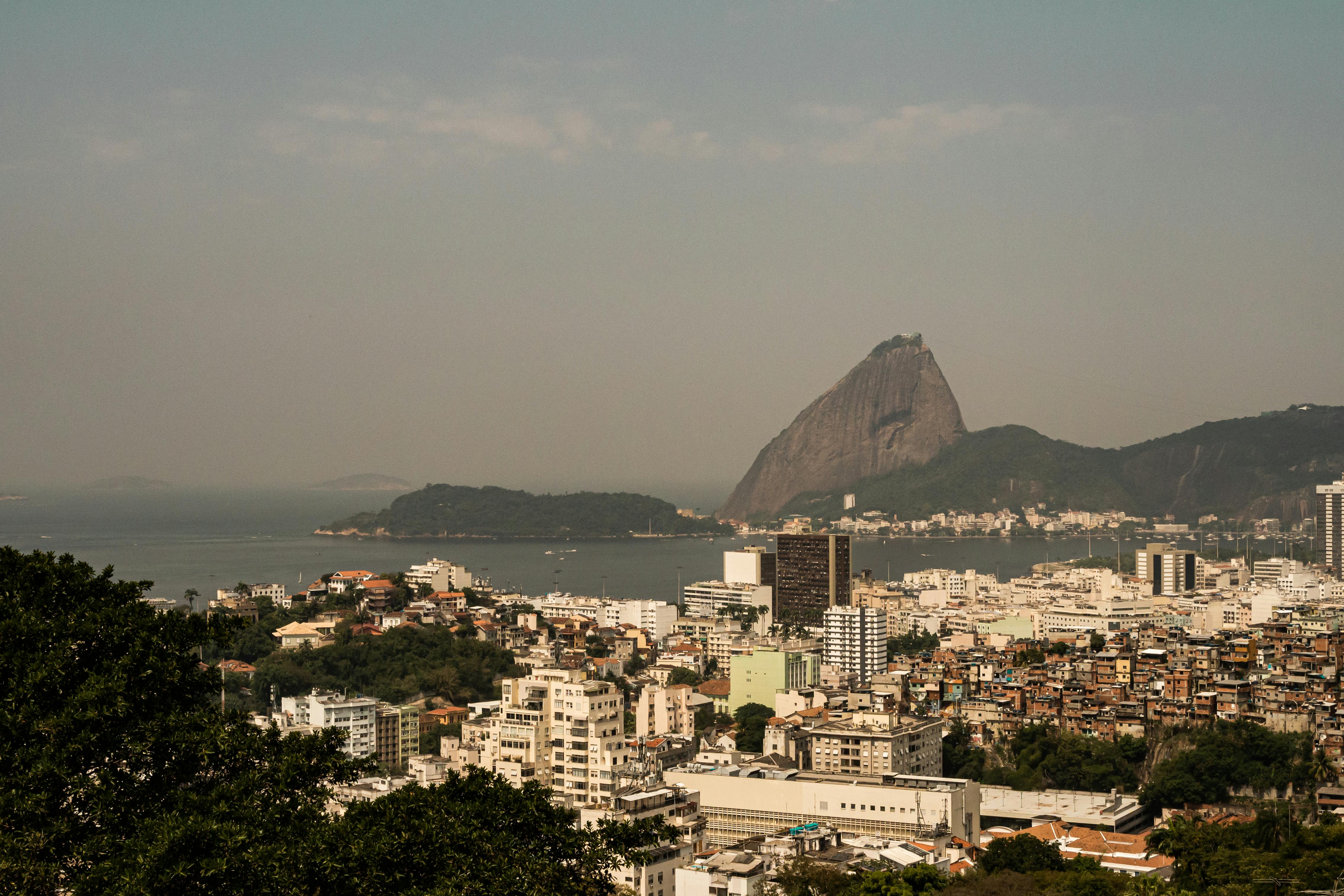 Como receber amigos e organizar eventos de forma confortável em um apartamento compacto.