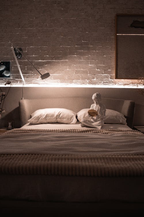 Foto profissional grátis de abajur, cama, design de interiores