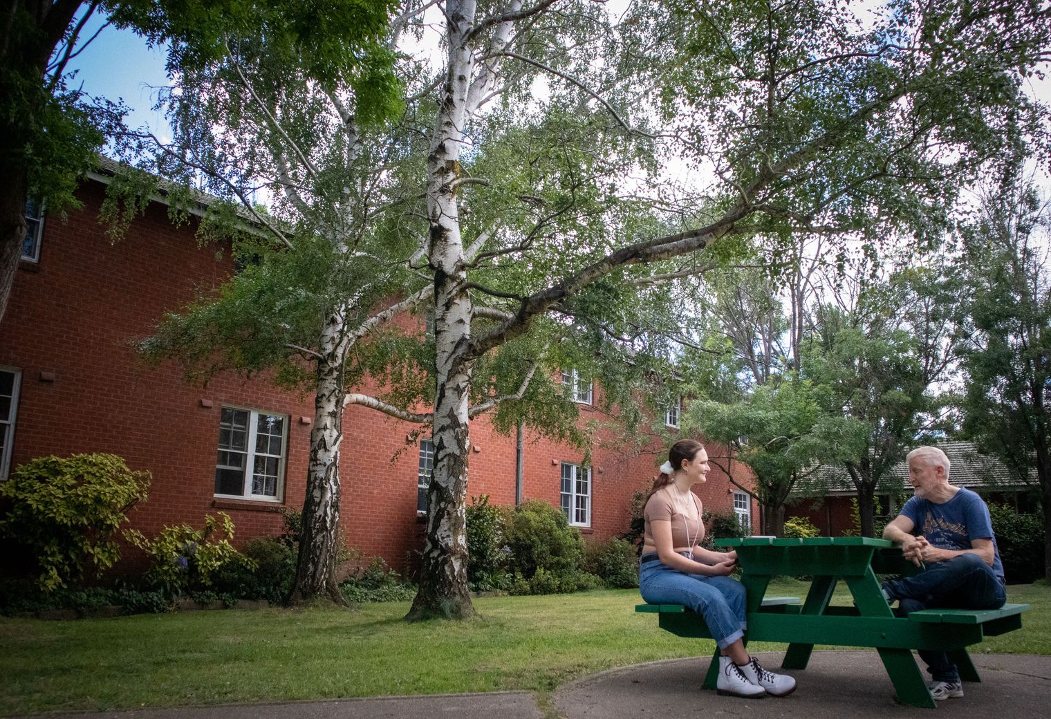Elderslie — student move with boxes and a van