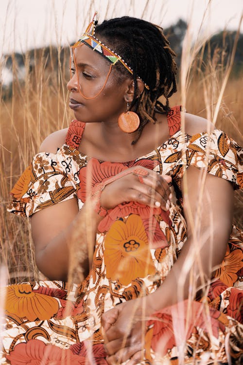 Darmowe zdjęcie z galerii z afrykanin, czarna kobieta, kolczyk