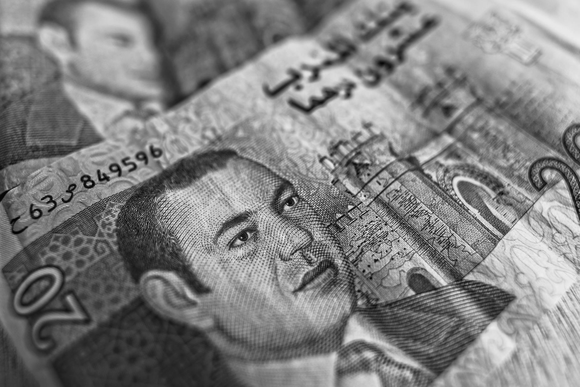 Detailed monochrome image of a Moroccan banknote showcasing intricate designs.