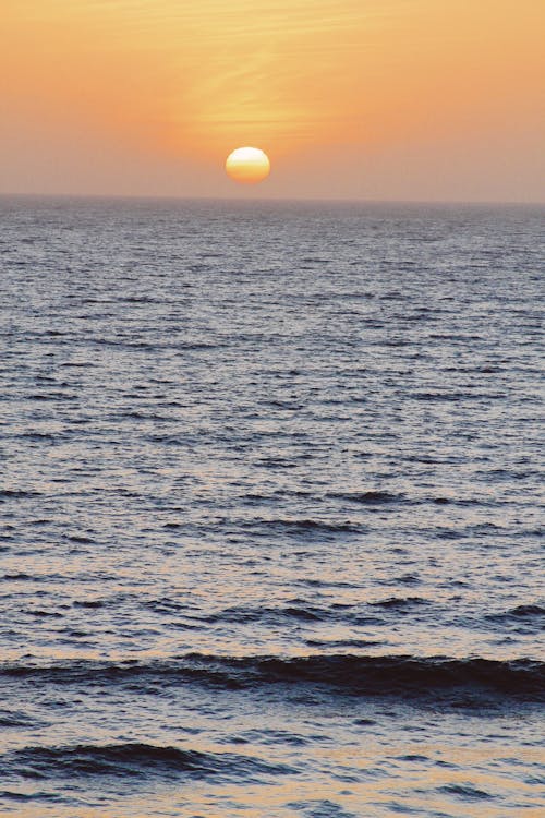 Foto profissional grátis de crepúsculo, horizonte, litoral