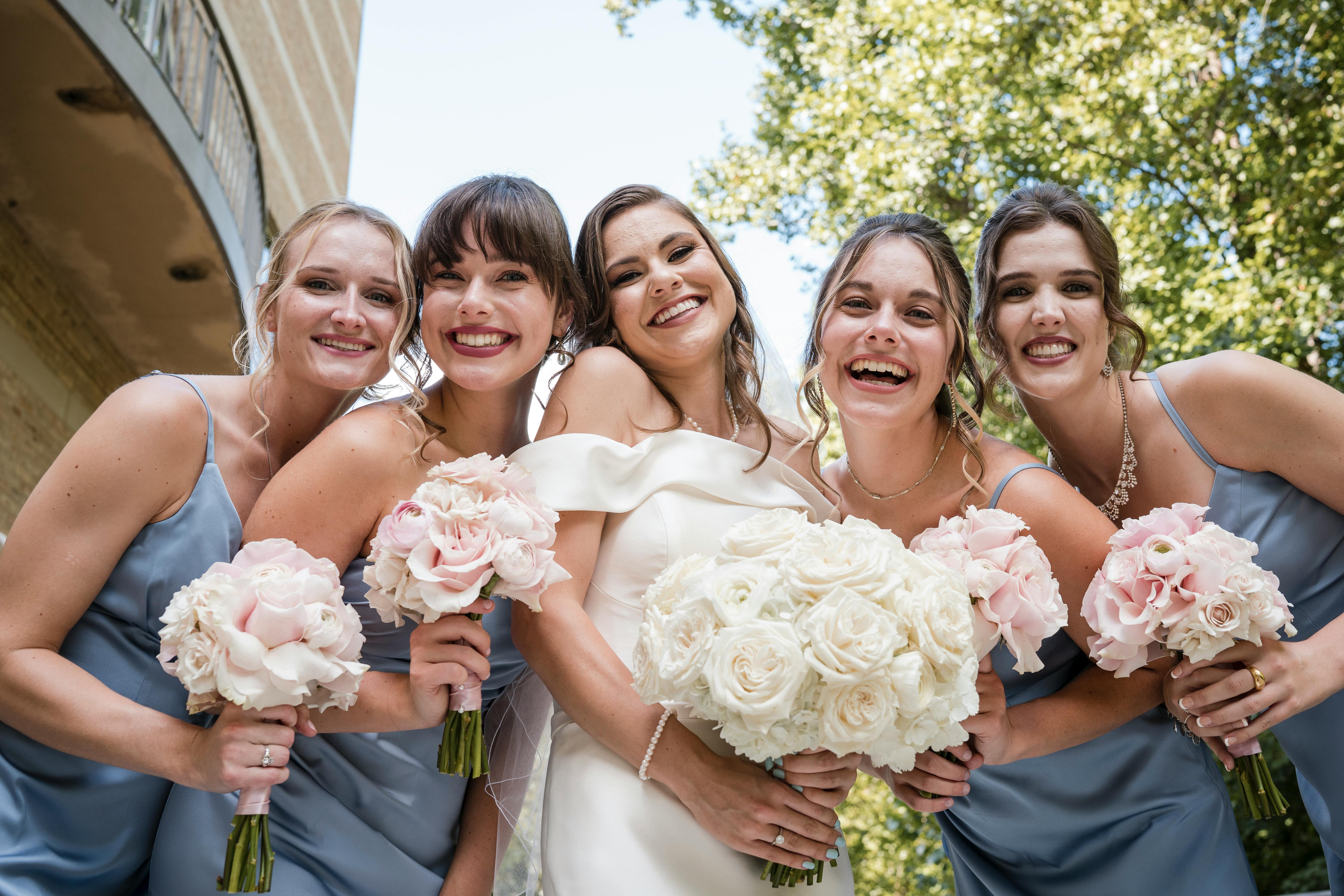 Bridesmaids Look Smiling Bride All Same Couch Veil Bride Her Stock Photo by  ©Vasilij33 665313740