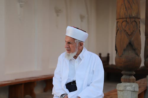 Základová fotografie zdarma na téma bílé oblečení, klobouk, muslimské