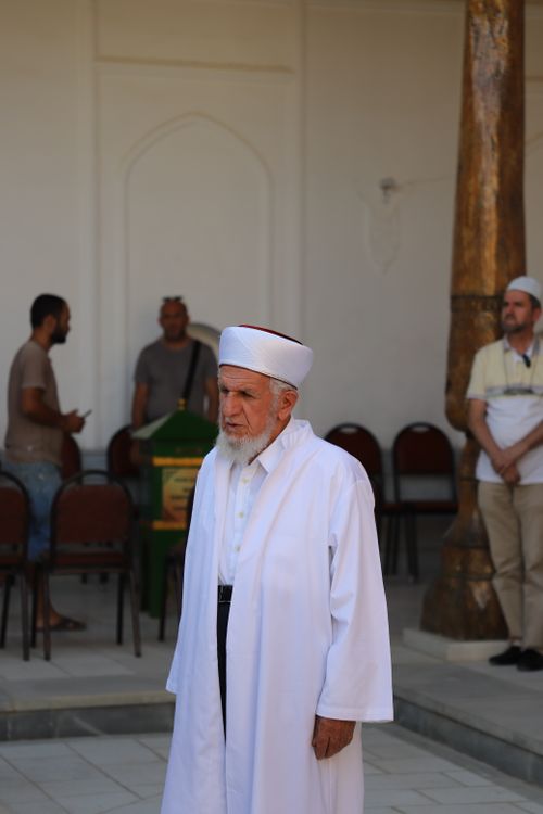 Free Elderly man in traditional religious dress standing in an indoor setting. Stock Photo