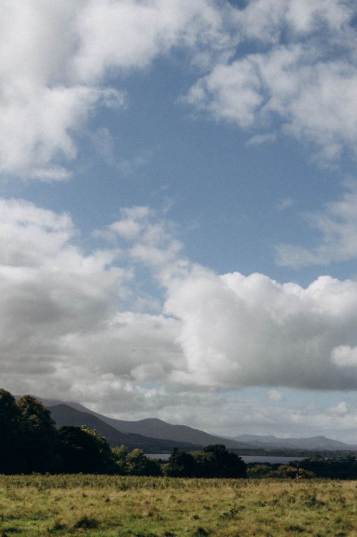 Free A beautiful scenic view of mountains under a cloudy sky, perfect for nature lovers. Stock Photo