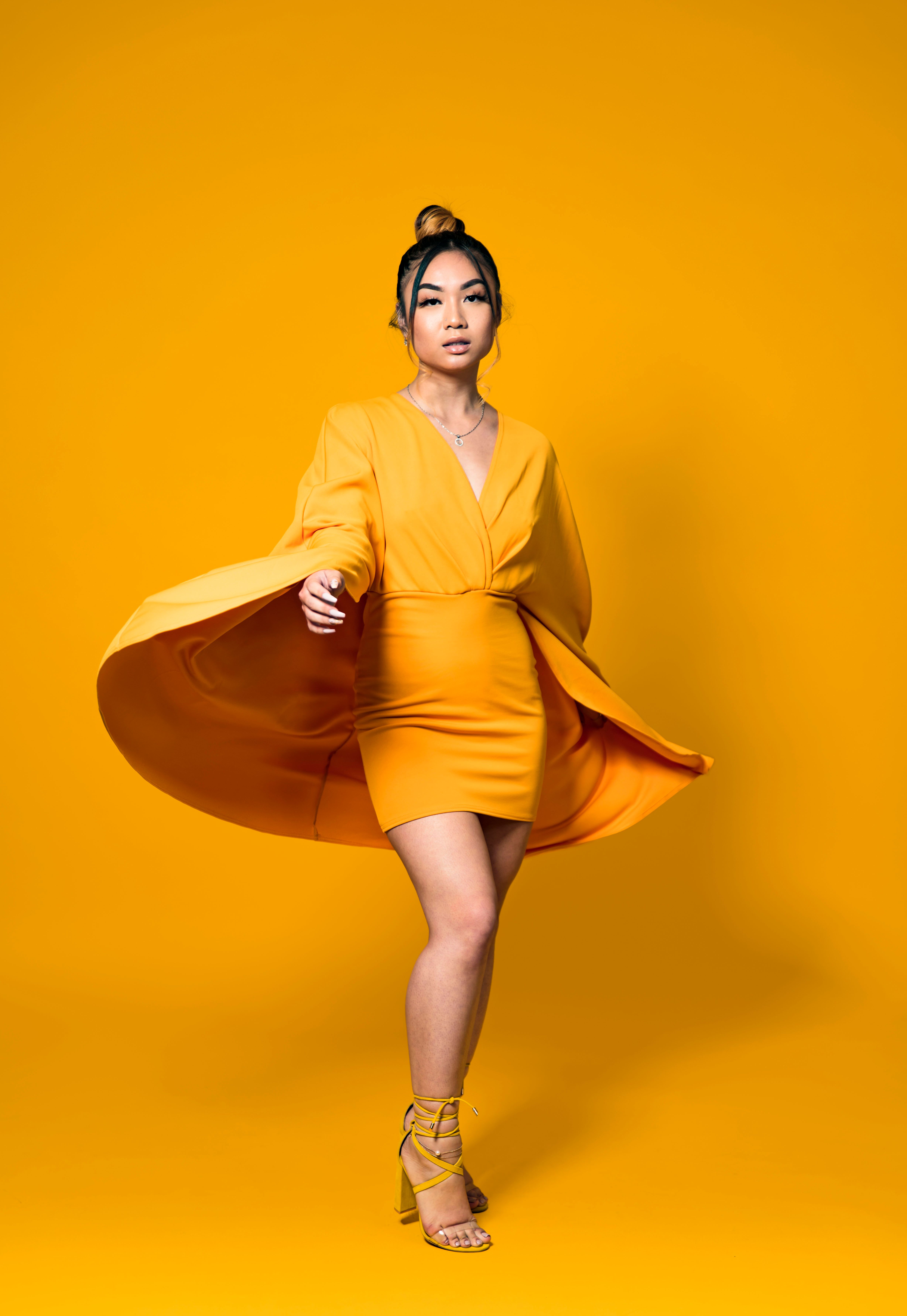 Robe D'été Sans Manches Tucker - Couleurs Orange, Jaune, Blanc - Taille M - Occasion Très Bon état