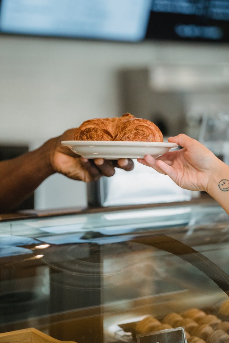 Giving Plate With Croissant