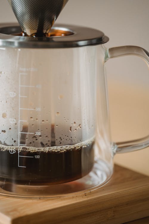 Making Coffee by Using a Metal Coffee Filter 