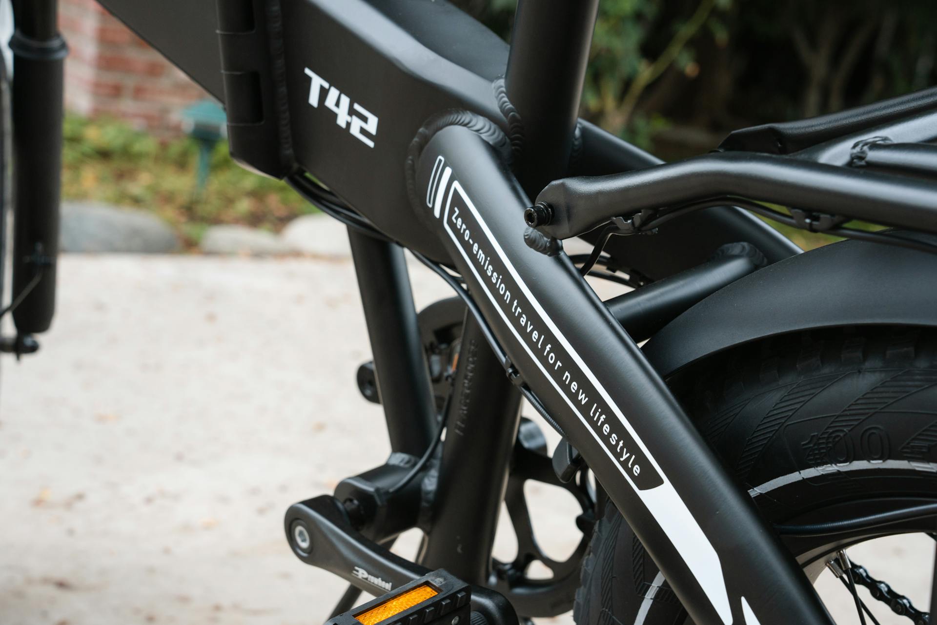 Close-up view of a black bike frame with modern design and zero-emission messaging.