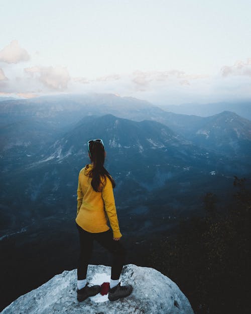 Fotos de stock gratuitas de al aire libre, aventura, de espaldas