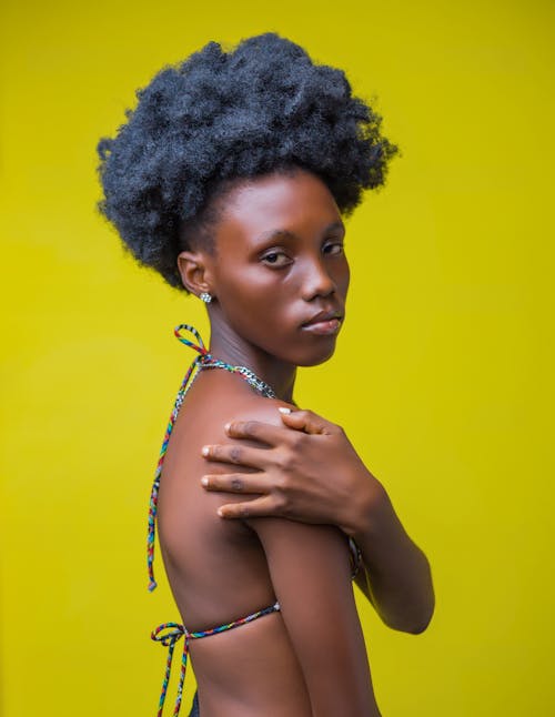 afrikalı-amerikalı kadın, Afro, bukleli saç içeren Ücretsiz stok fotoğraf