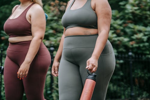 Immagine gratuita di abbigliamento sportivo, bottiglia d'acqua, curvy