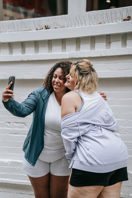 How to Make Genuine Friends Online Safely - Frindshipo