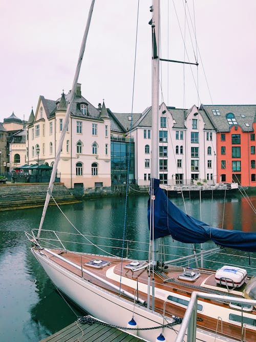 Kostenloses Stock Foto zu alesund, norwegen, regen