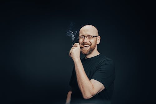 Δωρεάν στοκ φωτογραφιών με άνδρας, γενειοφόρος άνθρωπος, κάπνισμα Φωτογραφία από στοκ φωτογραφιών