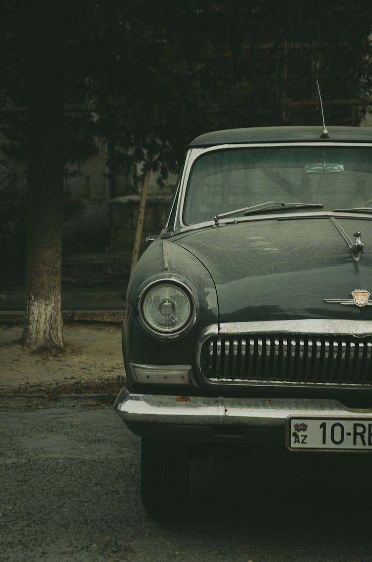 A Parked Black Gaz-21