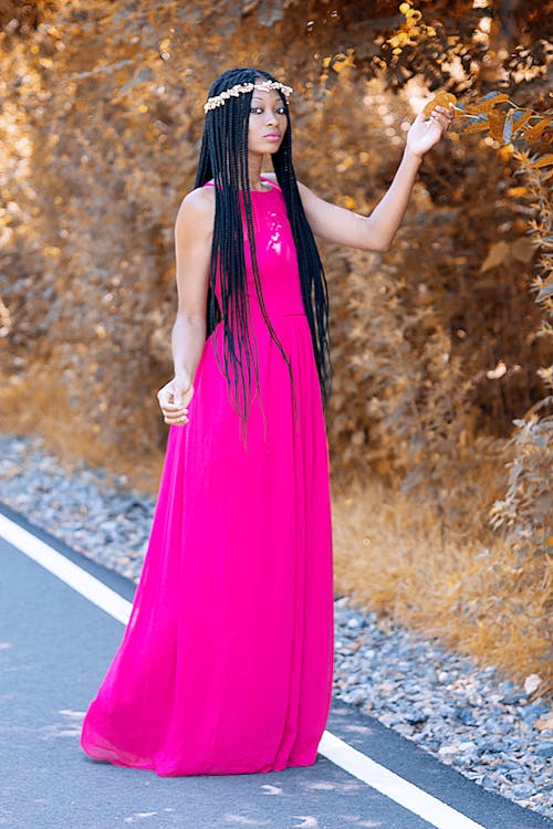 무료 핑크 민소매 드레스를 입고 여자 스톡 사진