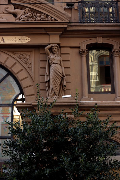 Immagine gratuita di albero, arte, balcone