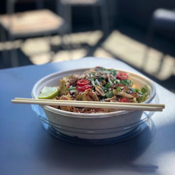 Noodle bowl with greens and sesame, photo by Markus Tourunen on Pexels