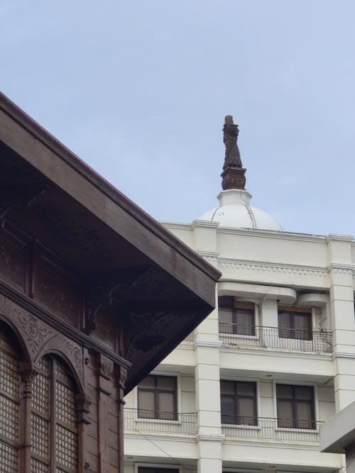 Kostenloses Stock Foto zu aufnahme von unten, fenster, gebäude