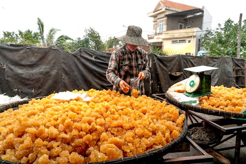Keep Jaggery From Melting as Moist Weather Returns