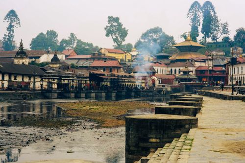 Free Scenic view of historic Pashupatinath Temple and riverbank in Kathmandu, rich in cultural heritage. Stock Photo