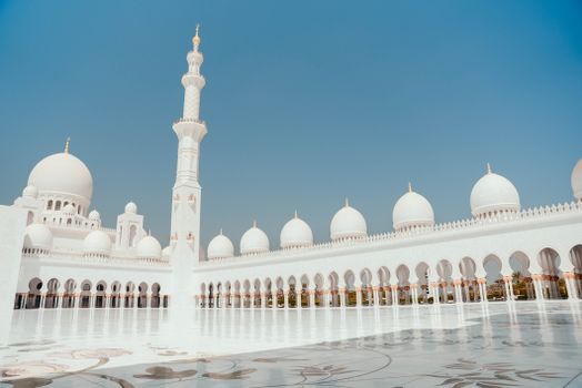 Sheikh Zayed Grand Mosque at dawn — Abu Dhabi
