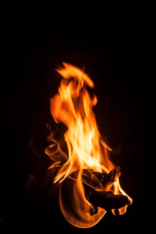 Foto profissional grátis de fogo, fora, noite