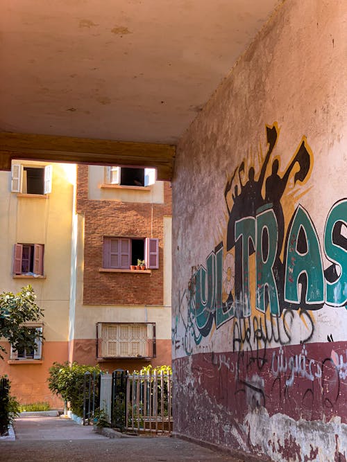 Fotos de stock gratuitas de dañado, edificio, graffiti