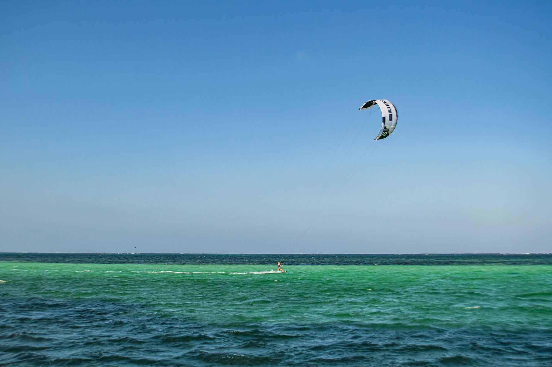 kite surfing diani beach kenya indian ocean waves wind tropical blue sea