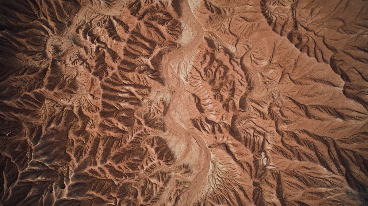 Vista aérea das ravinas e colinas erodidas do Deserto de la Tatacoa