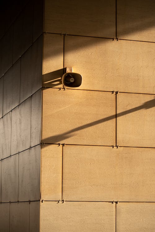 Foto profissional grátis de emoldurado, megafone, parede de concreto