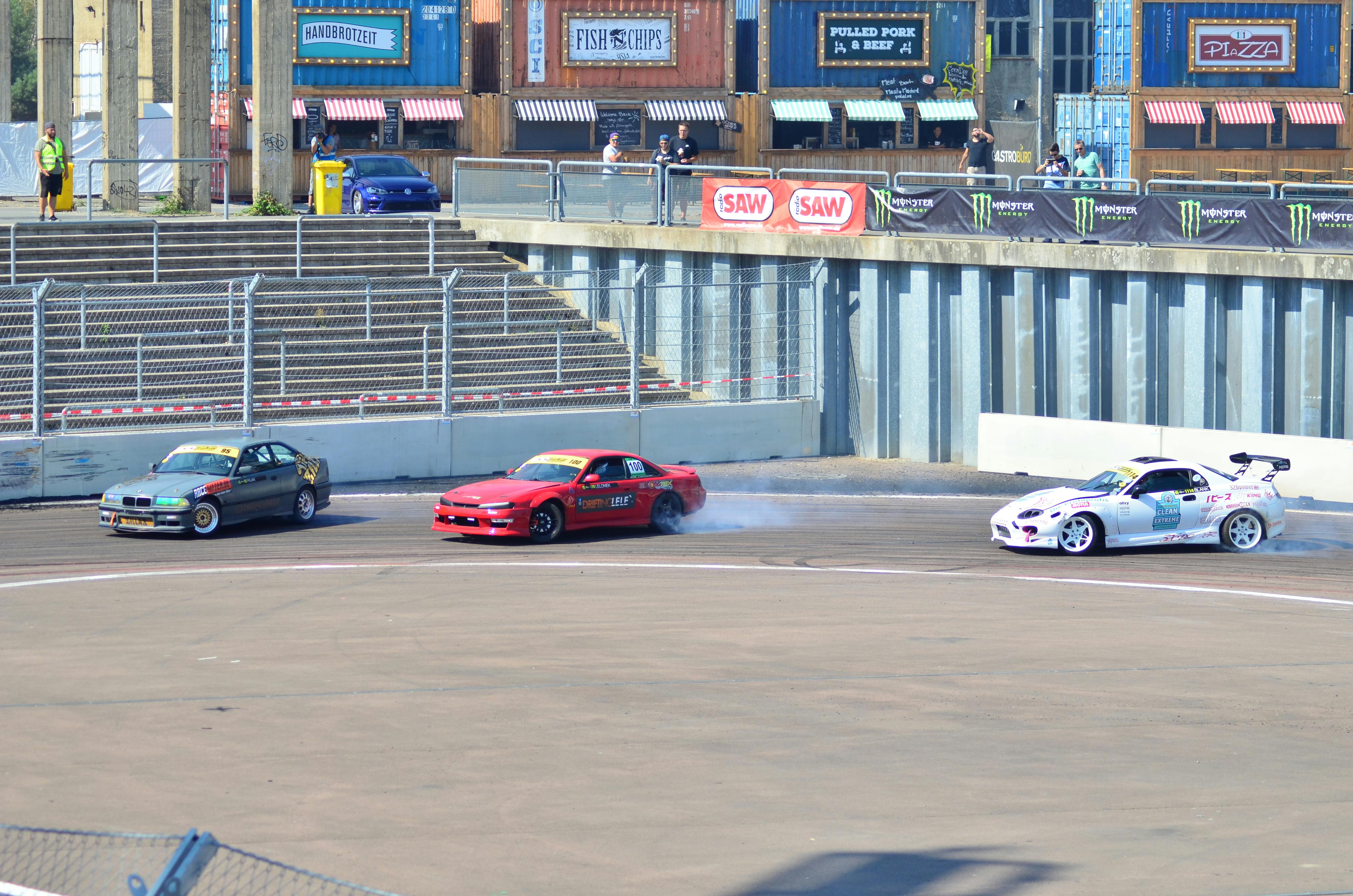 Gambar Wallpaper Mobil Drift