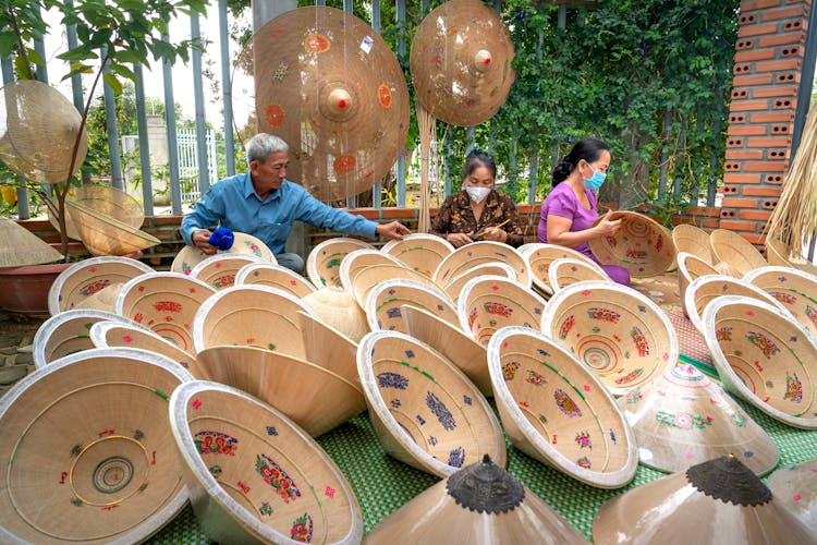 Sellers Of Decorated Ceramics